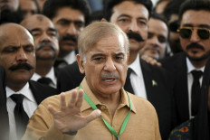 Pakistan's opposition leader Shehbaz Sharif (C) speaks with the media before attending a hearing outside the Supreme Court building in Islamabad on April 7, 2022. 