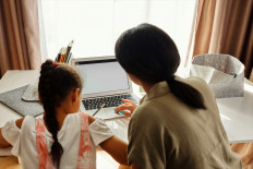More pressure: Not understanding school assignments and having to invest more in time management are two of the more common challenges parents have faced in switching to online learning during the pandemic. (Pexel/August de  Richelieu)