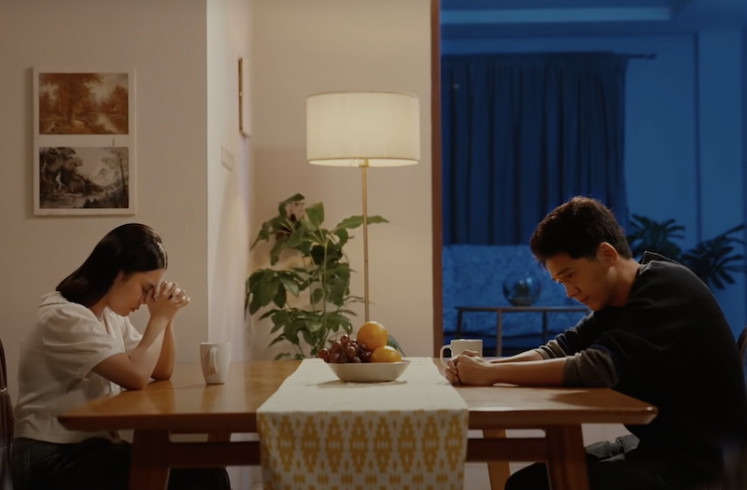 Pray for love: A still of the music video for 'Peri Cintaku' starring Citra Award winner Chicco Kurniawan (right). (Screengrab from YouTube)