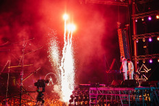 Coachella returns in all its glittering, neon glory -- mask optional