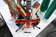  Guitar that broke Oasis up for auction in Paris 