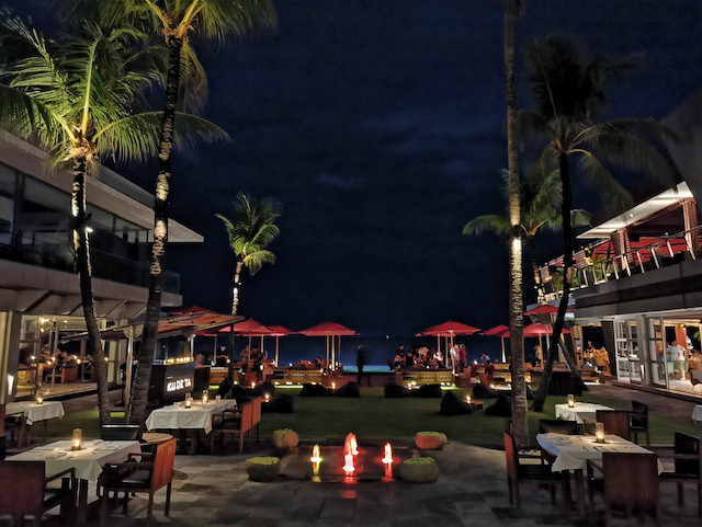 Breeze and feast: KU DE TA has maintained its relevance as the go-to nightlife spot in Seminyak for the past two decades thanks to its sumptuous menu and original cocktails. (JP/Felix Martua)