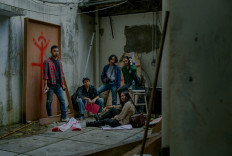 Messiah or crook: For their latest EP, ‘Abdi Lara Insani’, released on Friday, .Feast found inspiration in Iwan Fals' classic folk tune “Bento” and the legendary Javanese prophecy, “Jangka Jayabaya”. (Courtesy of Sun Eater)