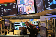 Asian markets tumble after Fed chief's comments