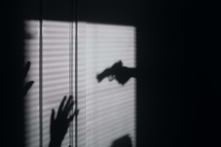 Stock illustration of armed robbery (Unsplash/Maxim Hopman)