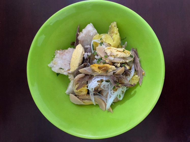 From South Kalimantan: Soto Banjar looks almost exactly any other types of soto, but it has a slightly different aroma and taste with the addition of milk. (JP/OHMG)