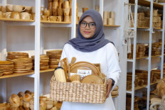 Yaniar Fernanda, founder and marketing director Dekayu.