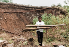 'Fresh wound': S.Africa flood survivors bury loved ones