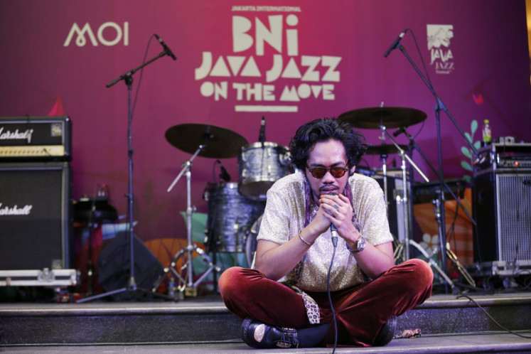 Oslo Ibrahim performs at the BNI Java Jazz On The Move at Mall of Indonesia, North Jakarta on Sunday. 