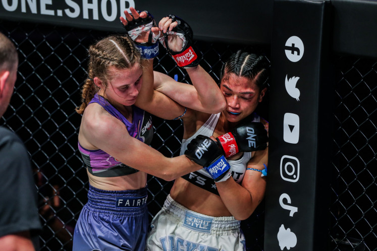 Smilla Sundell dominates the fight at ONE 156.