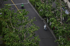 Beijing tourist sites empty in Covid-stalked public holiday
