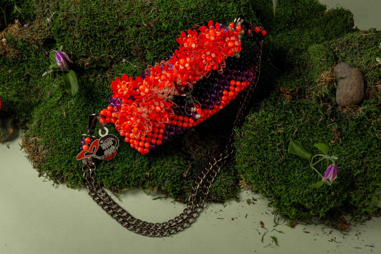 ‘90s comeback: A red-and-black beaded bag from TAM ILLI is displayed in a product photo. The last two years have seen a revival in beaded accessories. (Courtesy of TAM ILLI)