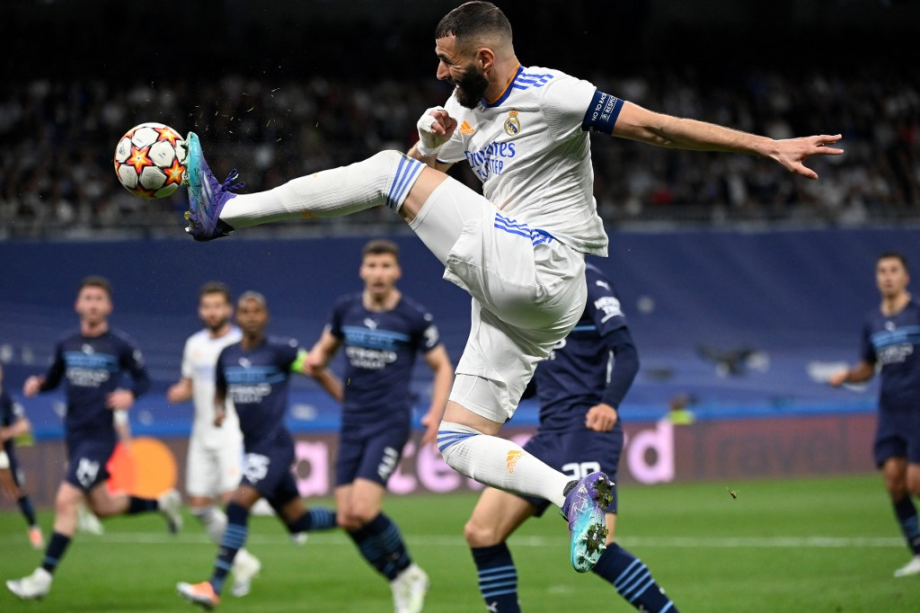 Real Madrid's French forward Karim Benzema controls the ball during the UEFA Champions League semi-final second leg football match between Real Madrid CF and Manchester City at the Santiago Bernabeu stadium in Madrid on May 4, 2022. 