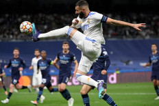 Real Madrid's French forward Karim Benzema controls the ball during the UEFA Champions League semi-final second leg football match between Real Madrid CF and Manchester City at the Santiago Bernabeu stadium in Madrid on May 4, 2022. 