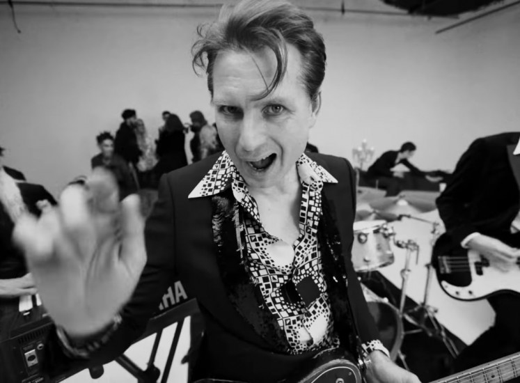 The frontman: Alex Kapranos in a still from Franz Ferdinand's music video for 'Billy Goodbye'. (YouTube/Franz Ferdinand)