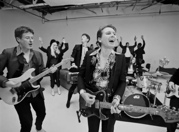 Indie-rock band: Alex Kapranos (front, center) jams with the rest of Franz Ferdinand members in 'Billy Goodbye' music video. (YouTube/Franz Ferdinand)