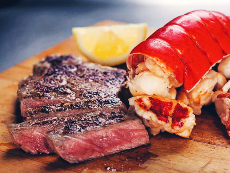 Skillful chefs:  Benihana is famous for its teppanyaki prepared by trained chefs. (www.benihanajakarta.com)