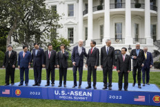 President Joko Widodo (fifth right) poses with United States President Joe Biden (center), as well as his ASEAN counterparts who attended the US-ASEAN Special Summit, during a group photo on May 12, 2022 on the White House South Lawn in Washington, D.C. The other Southeast Asian leaders pictured are (from left): ASEAN Secretary -General Lim Jock Hoi, Vietnamese Prime Minister Pham Minh Chinh, Thai Prime Minister Prayut Chan-o-cha, Cambodian Prime Minister Hun Sen, Brunei Sultan Hassanal Bolkiah, Singaporean Prime Minister Lee Hsien Long, Laos Prime Minister Phankham Viphavan, Malaysian Prime Minister Ismail Sabri Yaakob and Philippine Foreign Secretary Teodoro Locsin.