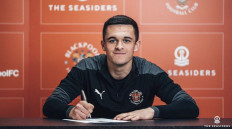 Soccer-Blackpool forward Jake Daniels announces he is gay 