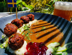Hearty lunch: The cafe's Köttbullar consists of meatballs, mashed potatoes, mushroom gravy, pickled cucumber and lingonberry jam. (JP/Felix Martua)