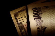 Illustration photo of Japanese Yen and US Dollar notes.