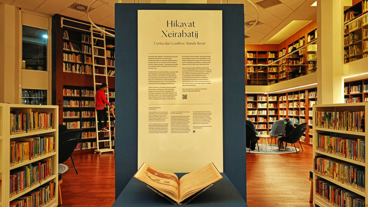 Precious record: A facsimile of 'Hikayat', a handwritten manuscript by M. Saleh Neirabatij that includes the Banda Islands’ origin myth, is displayed in the Erasmus Huis Jakarta library in connection with Isabelle Boon’s photography and multimedia exhibit, “I Love Banda”. (JP/Sylviana Hamdani)