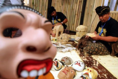 Indonesian handicrafts are expected to attract investors to Indonesia. 