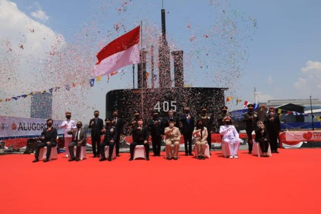 Welcome on board: A ceremony marks the handover of Indonesian Navy submarine Alugoro-405, jointly built by state-owned shipbuilder PT PAL Indonesia and Daewoo Shipbuilding and Marine Engineering (DSME) from South Korea, to the Defense Ministry at the state firm’s dock in Surabaya, East Java, on March 17, 2021. 