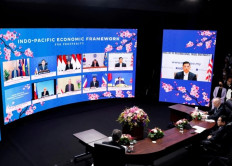 United States President Joe Biden and Japanese Prime Minister Fumio Kishida listen to leaders of countries virtually attending the launch of the Indo-Pacific Economic Framework for Prosperity (IPEF) in Tokyo on May 23.