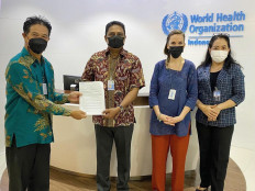 Partners: JS Luwansa's general manager Richard Mau (left) poses for a photo with (left to right) World Health Organization Indonesia's country administrative officer Asela Vithanage, chief compliance officer Cristiana Brenna and business development director Rissya Novianty. (Courtesy of JS Luwansa)