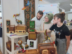 Turkish visitors at a BNI MSME partner booth at the Pasar Senggol Festival in Turkey, June 5. BNI consistently encourages the performance of global MSMEs as a response to the potential Indonesia-Turkey market, with a trading value of US$2.01 billion.