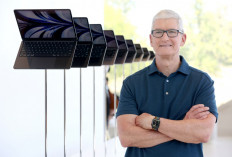New line, new features: Apple CEO Tim Cook stands next to a display of newly redesigned MacBook Air laptops during the WWDC22 at Apple Park on Monday in Cupertino, California, the United States.