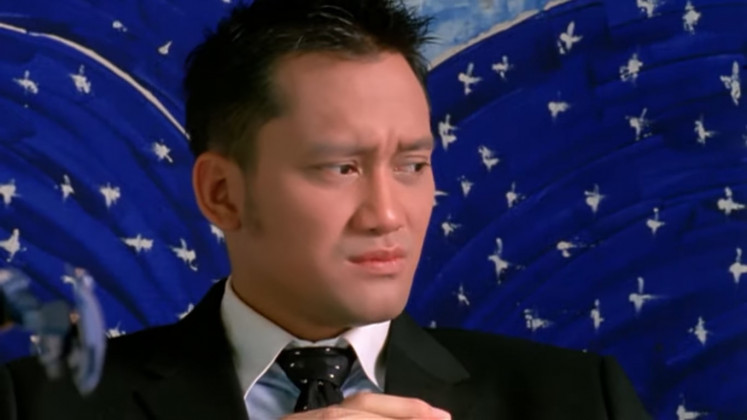 Front and center: Actor Tora Sudiro plays Sakti, a gay character in the 2003 film 'Arisan'. (YouTube/FLIK TV)