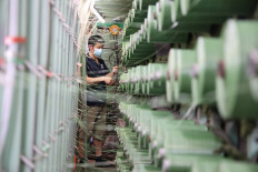 A worker produces fiber netting at a factory in Binzhou in China's eastern Shandong province on May 31, 2022.
