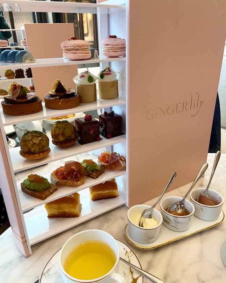Artisanal showcase: Ginger Lily’s afternoon tea at Hilton Singapore Orchard offers an array of sweet delights and savory bites. (JP/Risty Nurraisa)