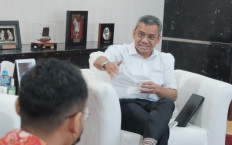 Deputy Finance Minister Suahasil Nazara talks to The Jakarta Post’s journalists about Indonesia’s macroeconomic situation and government’s fiscal strategies to shield the country from global inflation crisis on June 2, 2022 at the ministry’s office in Central Jakarta. 