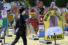 Documenta director quits in anti-Semitism row