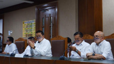 Garuda Indonesia CEO Irfan Setiaputra and board of director members wait for the results of a vote on the airline's debt restructuring proposals in the Central Jakarta District Court, on June 17.