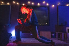 Rock-around-Bangkok: Thai air guitar contestants give their all