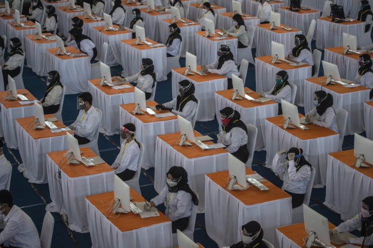 Selection process: People participate in a test for civil servants in Surabaya on Sept. 20, 2021. (Juni Kriswanto/AFP)