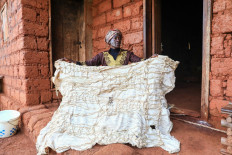 Cameroon's 'cloth of kings' torn over future