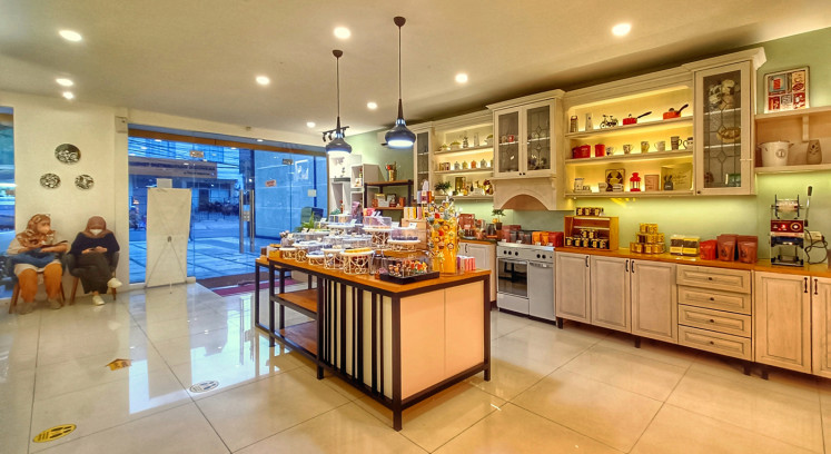 An inside look: The interior of a Dapur Cokelat outlet in Tebet, South Jakarta. (JP/Sylviana Hamdani)