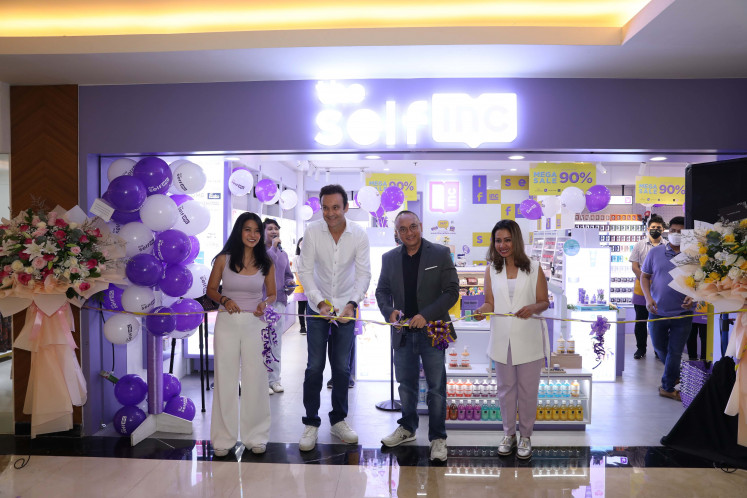 New innovation: CEO Bruno Hasson (second left) and chief retail officer Shella Huliselan (right) of PT Selfinc Retail Indonesia cut the ribbon during the grand opening of The Self Inc outlet on June 24 at the South Skywalk of Pondok Indah Mall in South Jakarta.