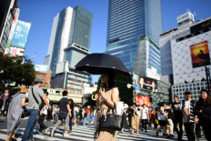 Japan's new COVID-19 cases top 90,000, first time in 5 months