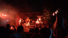 Sweet riffs: Indie pop-rock outfit bedchamber pleases the audience at NW LIVE 2022 on the festival's first day on June 25. (JP/Radhiyya Indra)