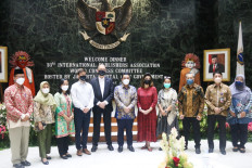 Jakarta Deputy Governor Ahmad Riza Patria with some prominent figures after press conference, before having a welcome dinner, in preparation for the 33rd IPA World Congress, which will be held in the capital on Nov. 10-12.