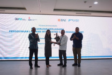 BNI senior executive vice president digital business Rian Kaslan, leader of BNI Region 01 Tedi M Isman, PT Sub Pelindo Multi Terminal (SPMT) finance director Yon Irawan and SPMT operations director Ridwan Sani Siregar at the signing of the cooperation agreement on integrated cash management, on Wednesday. BNI continues to strengthen business solutions in accepting bill payments, especially in the segment of port services in response to positive growth in performance.
