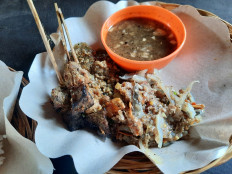 Complex: Though it may seem intimidating, lawar empas is a study in textures, with savory spices that are not at all fiery or offensive. (JP/Raka Ibrahim)