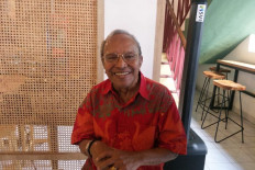 Musical legend: Famed 1960s singer Bob Tutupoly is pictured at Bloc M Space in South Jakarta on Nov. 25, 2019. (KOMPAS.com/Courtesy of Ira Gita)