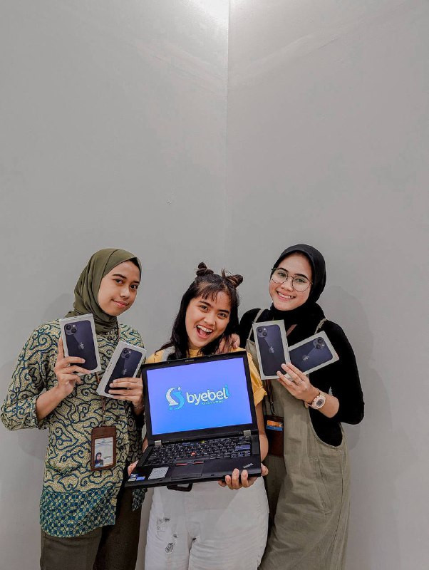 Affordable access: Employees of Byebeli model the different devices the rental business offers. Founder-owner Jeffry says customers have many different reasons for renting an iPhone, from functionality to social image. (Courtesy of Byebeli)